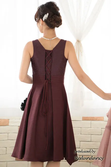 ワインレッドのアシンメトリーシャンタンドレス