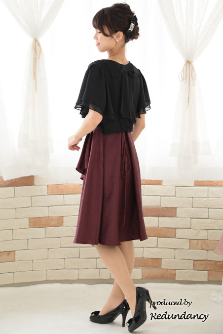 ワインレッドのアシンメトリーシャンタンドレス