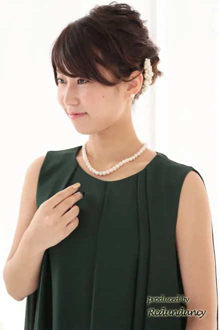 モスグリーンの2wayケープ付きノースリーブドレス