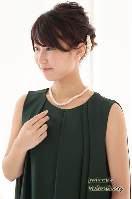 モスグリーンの2wayケープ付きノースリーブドレス