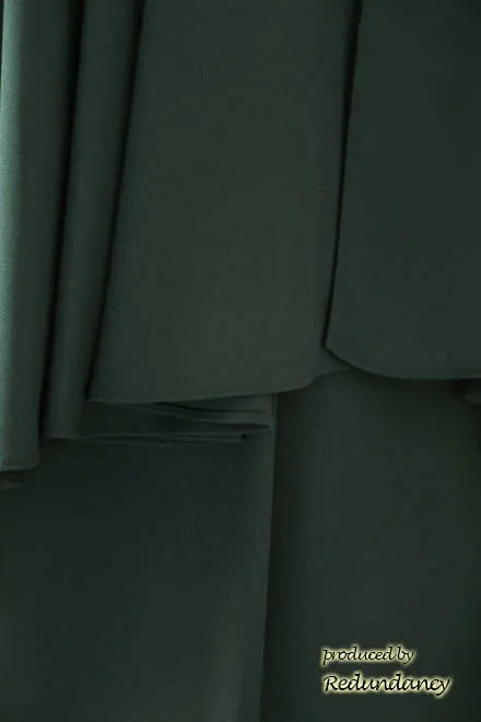 モスグリーンの2wayケープ付きノースリーブドレス