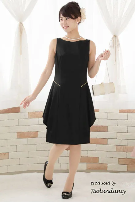 ブラックのサイドフリルゴールドラインドレス