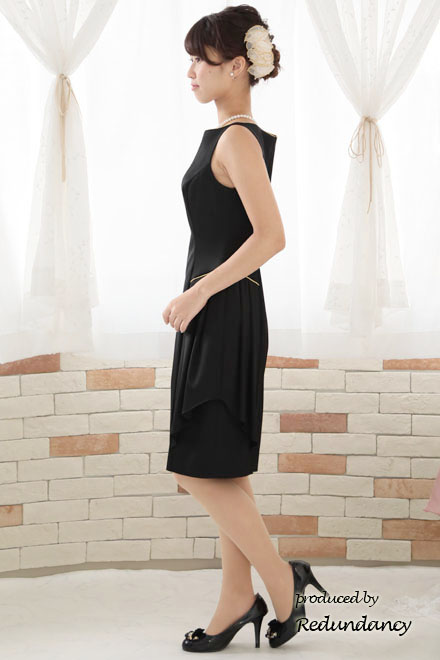 ブラックのサイドフリルゴールドラインドレス