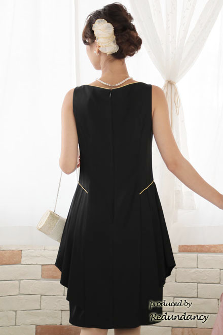 ブラックのサイドフリルゴールドラインドレス