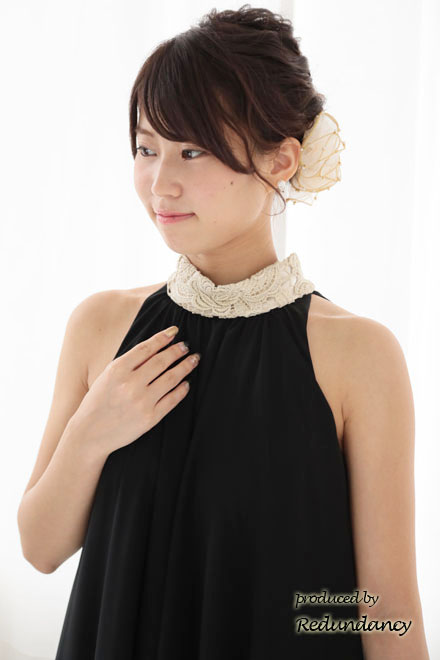 ブラック×ゴールドのハイネック刺繍アメリカンスリーブドレス