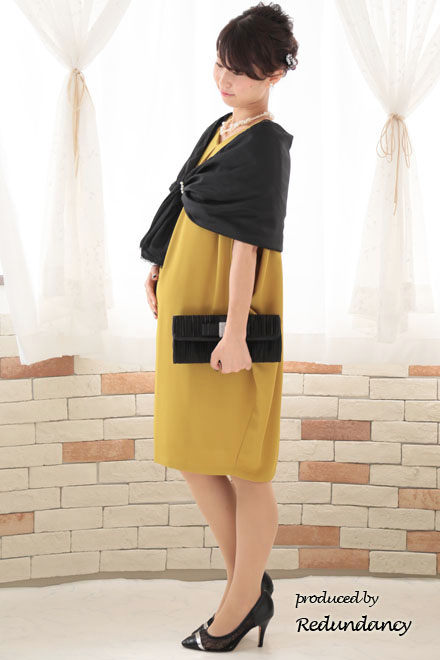 マスタードイエローのVネックコクーンドレス