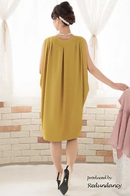 マスタードイエローのVネックコクーンドレス
