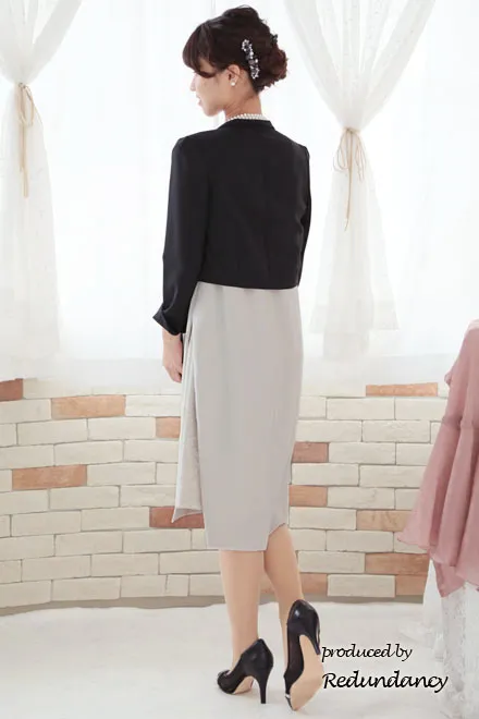 グレージュのレーススリットIラインドレス