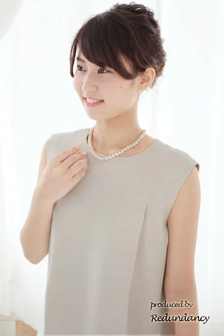 グレージュのレーススリットIラインドレス