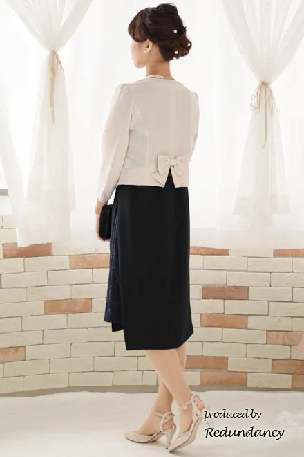 ネイビーのレーススリットIラインドレス