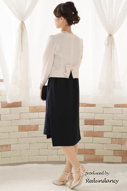 ネイビーのレーススリットIラインドレス