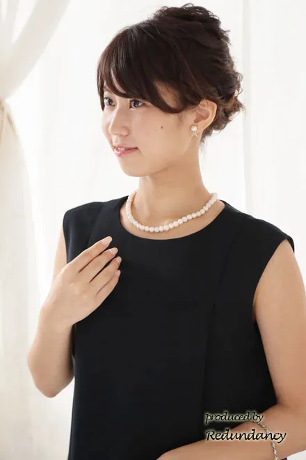 ネイビーのレーススリットIラインドレス