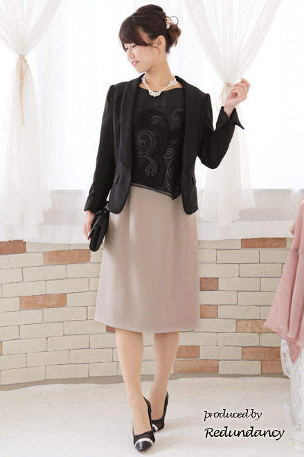 ベージュ×ブラックのツーピース風スパンコール刺繍ドレス