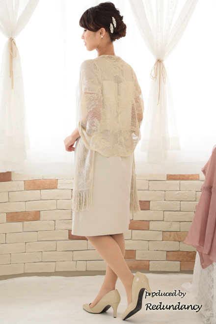 ベージュのシアースリーブ切替コットンドレス