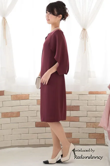 ボルドー×ブラウンのケープ風バックレースドレス