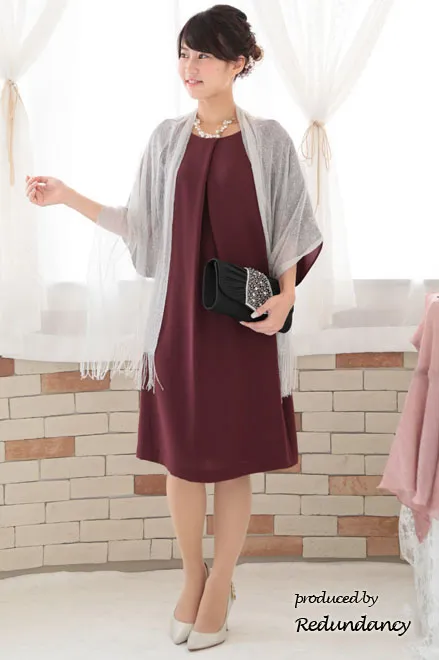 ボルドー×ブラウンのケープ風バックレースドレス