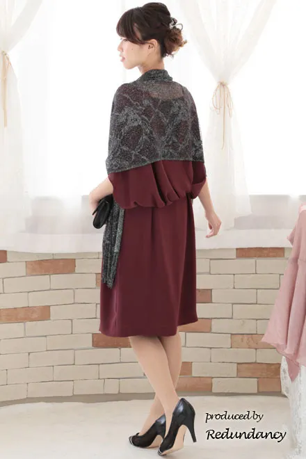 ボルドー×ブラウンのケープ風バックレースドレス