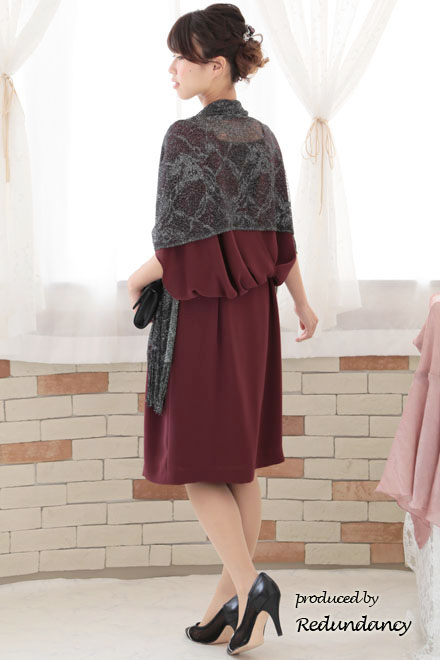 ボルドー×ブラウンのケープ風バックレースドレス