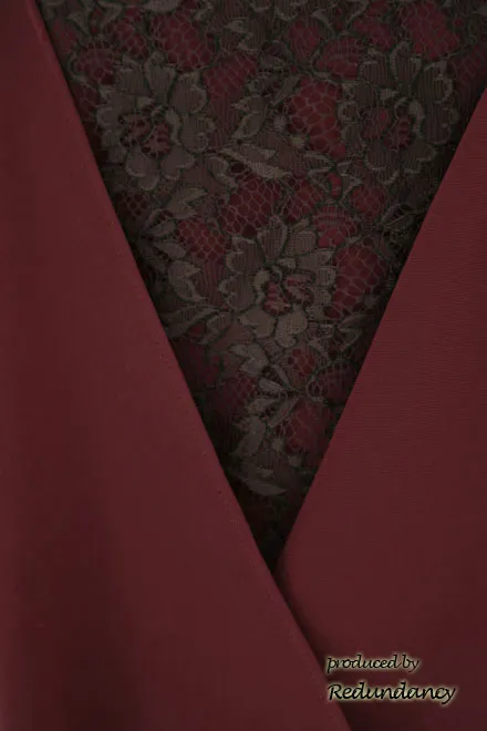 ボルドー×ブラウンのケープ風バックレースドレス