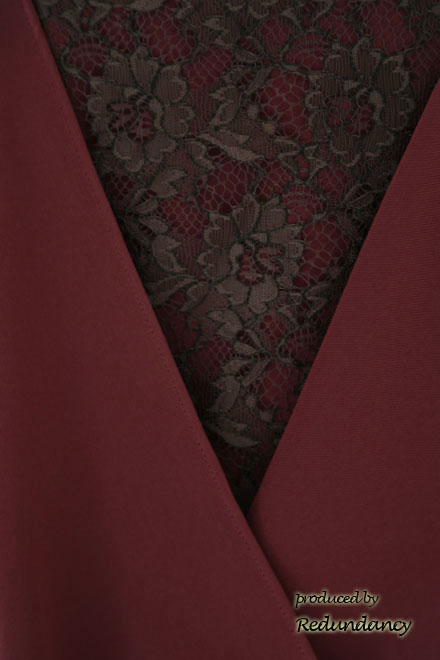 ボルドー×ブラウンのケープ風バックレースドレス