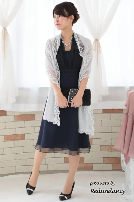 ネイビーのビジューストラップラメドレス