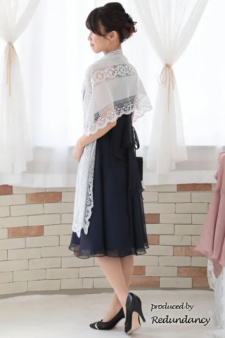 ネイビーのビジューストラップラメドレス