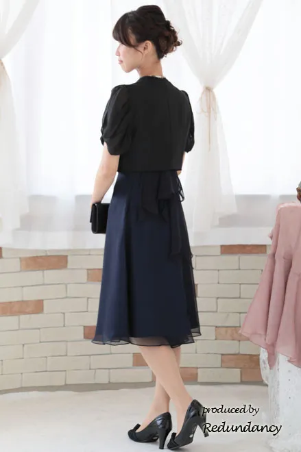 ネイビーのビジューストラップラメドレス