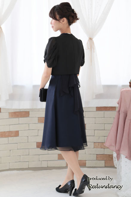 ネイビーのビジューストラップラメドレス