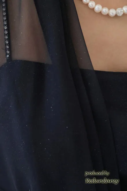 ネイビーのビジューストラップラメドレス