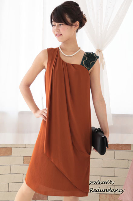 オレンジ×グリーンのショルダーモチーフドレス