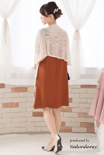 オレンジ×グリーンのショルダーモチーフドレス