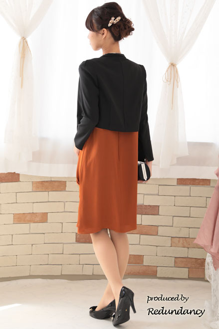 オレンジ×グリーンのショルダーモチーフドレス