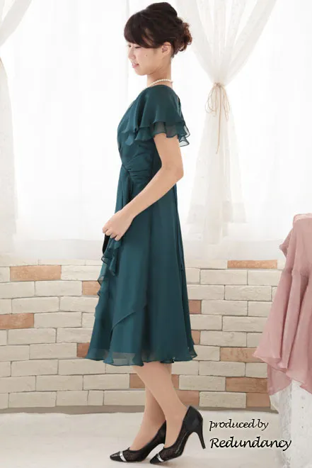 グリーンのティアードスリーブフリルドレス