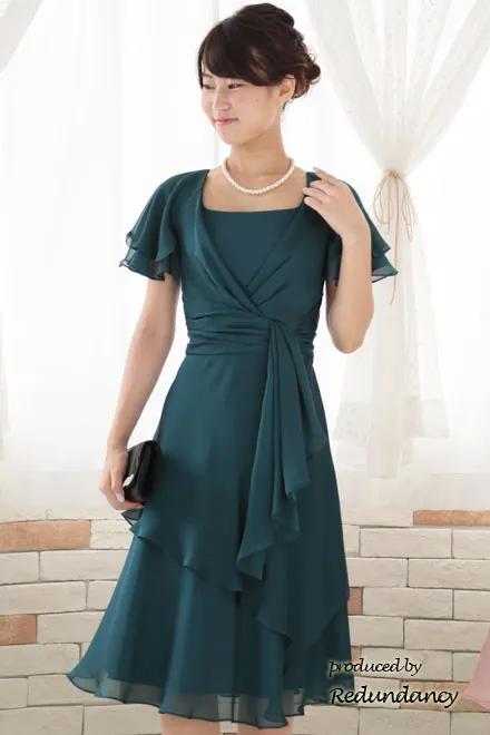 グリーンのティアードスリーブフリルドレス