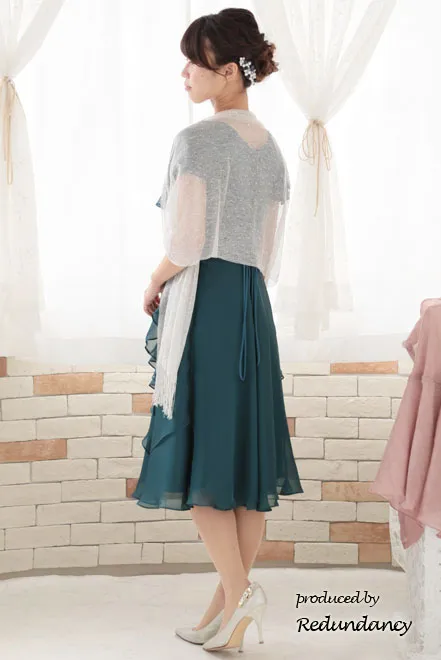 グリーンのティアードスリーブフリルドレス