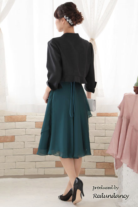 グリーンのティアードスリーブフリルドレス