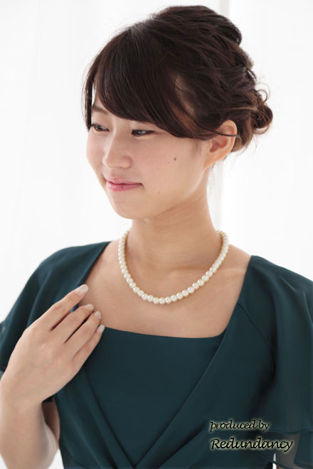 グリーンのティアードスリーブフリルドレス