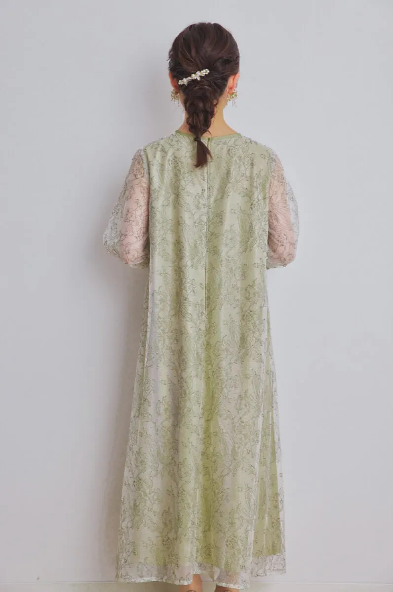 ライトグリーンのカットアウトエンブロイダリードレス