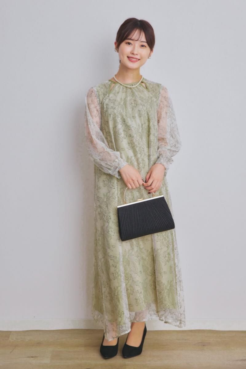 ライトグリーンのカットアウトエンブロイダリードレス