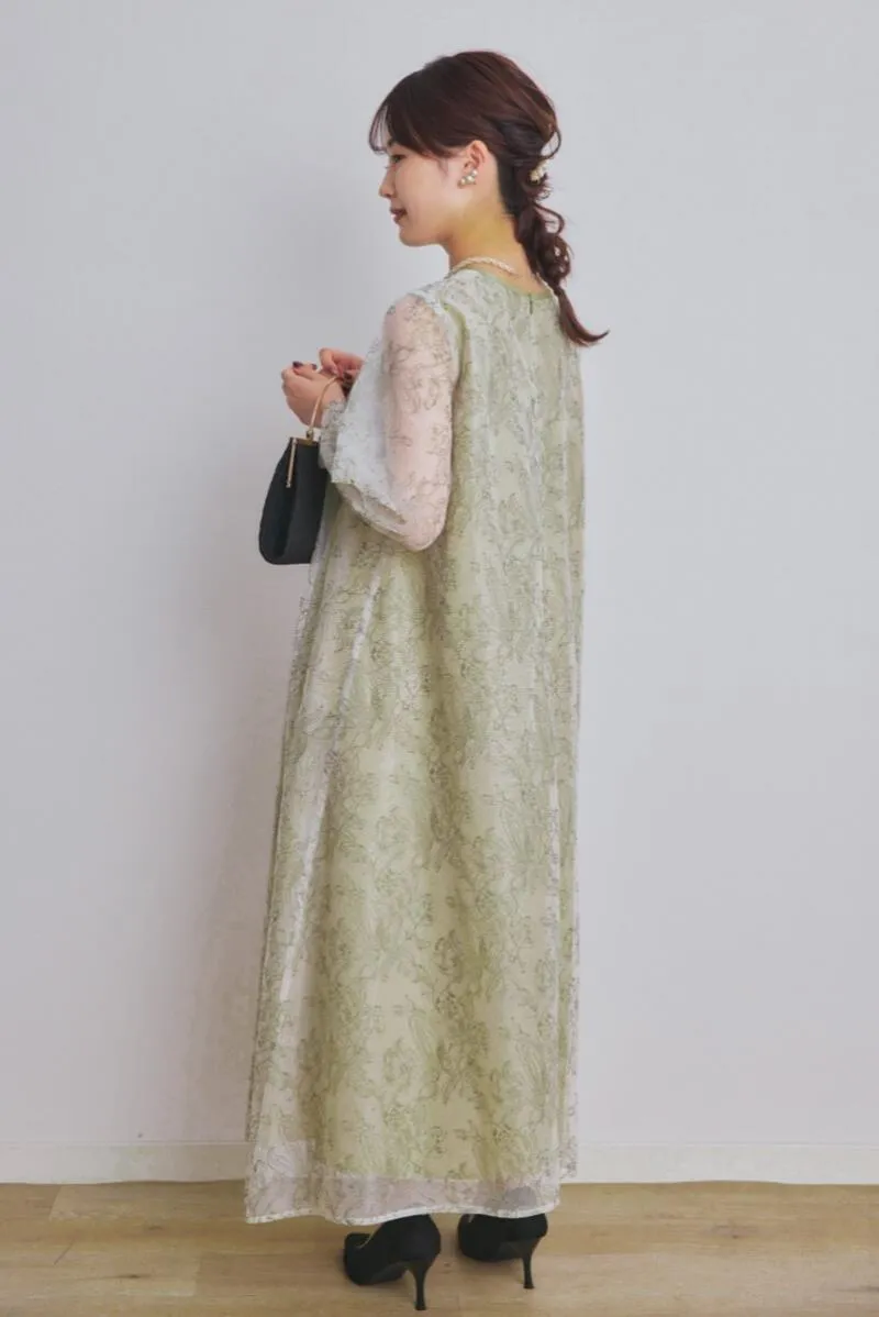 ライトグリーンのカットアウトエンブロイダリードレス