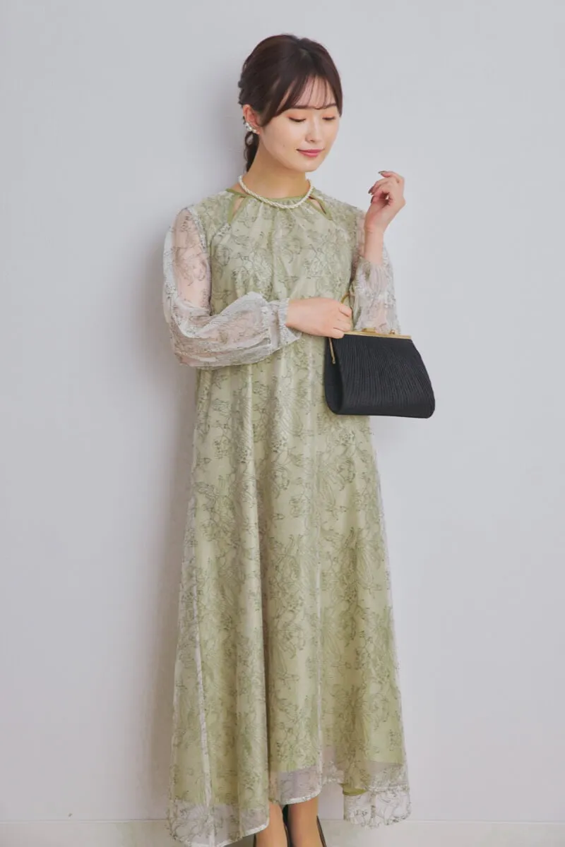 ライトグリーンのカットアウトエンブロイダリードレス