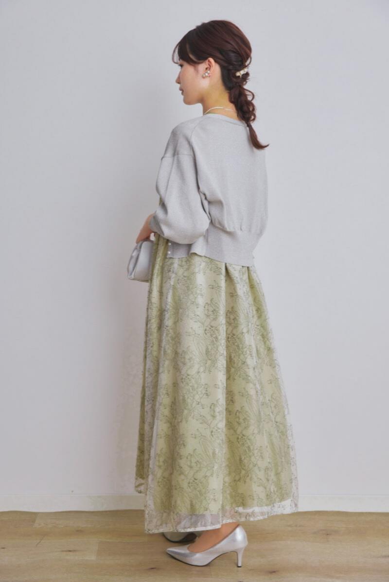 ライトグリーンのカットアウトエンブロイダリードレス