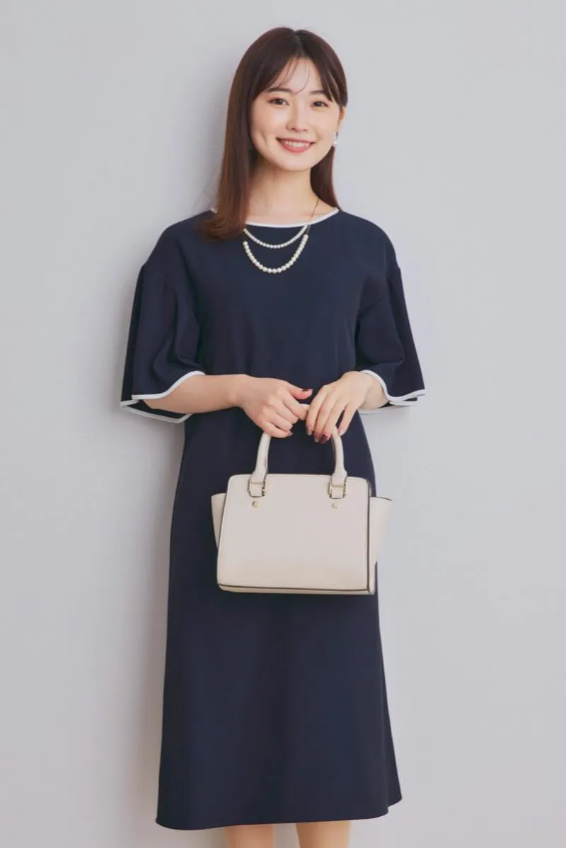 ネイビーのパイピングAラインワンピース