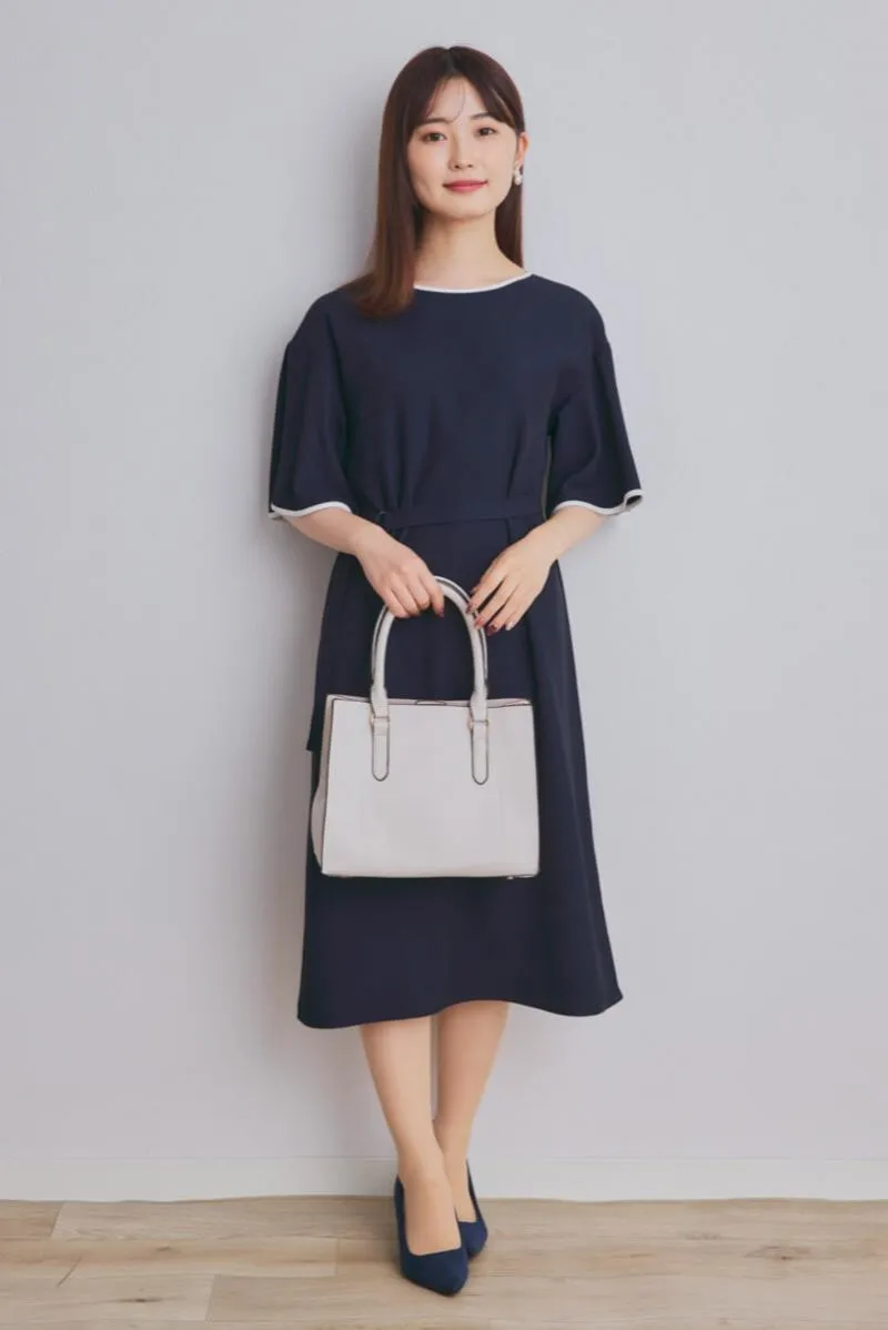 ネイビーのパイピングAラインワンピース