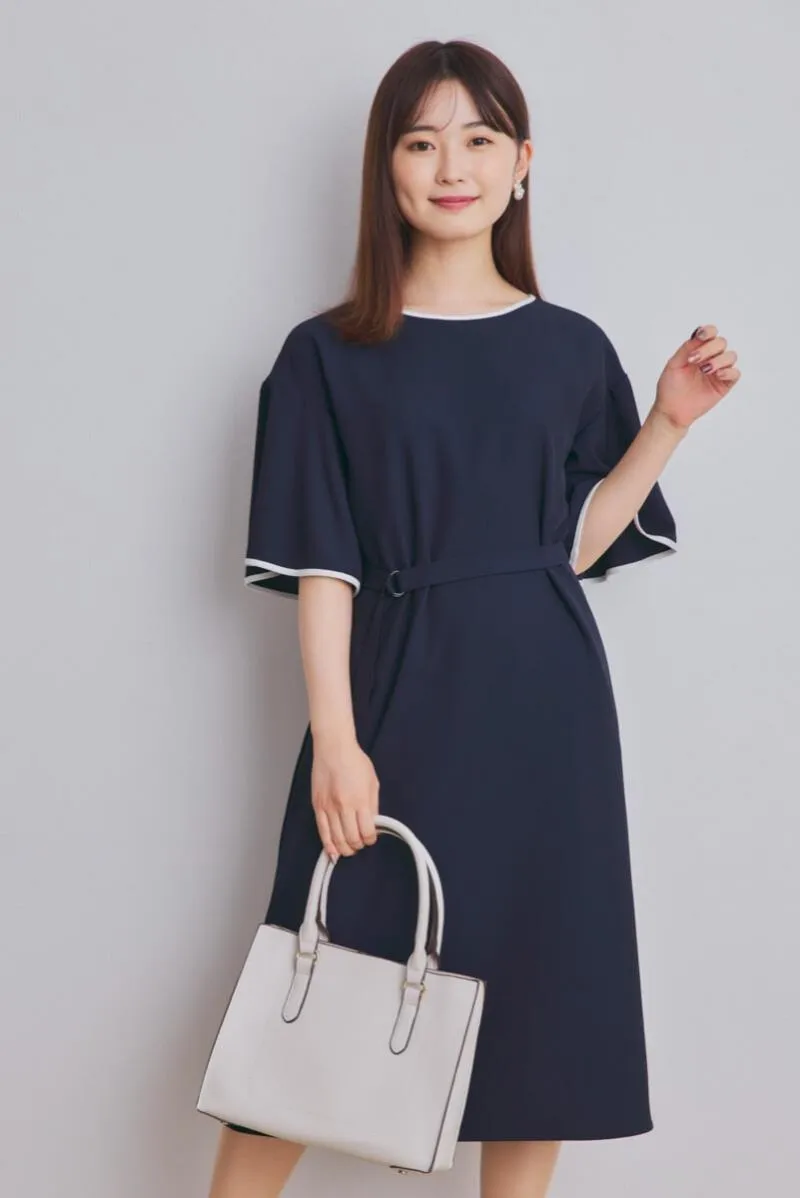 ネイビーのパイピングAラインワンピース