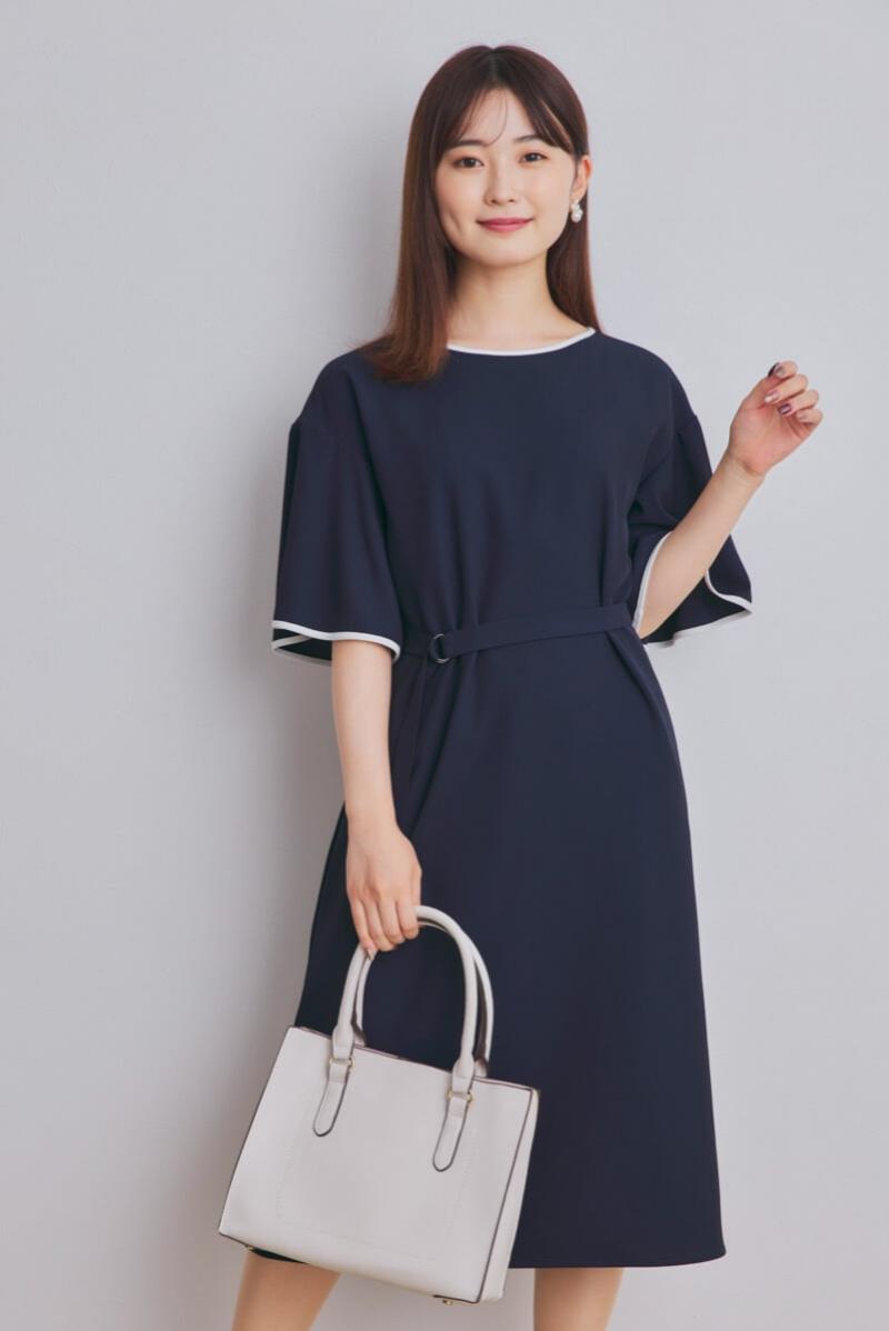 ネイビーのパイピングAラインワンピース