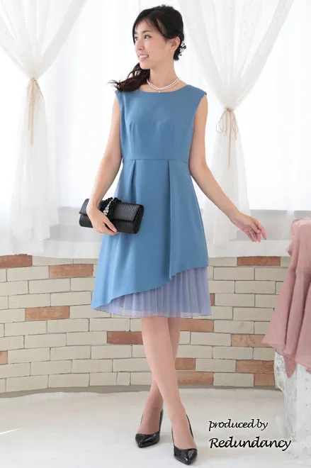 ブルーのアシンメトリーカッティングプリーツドレス