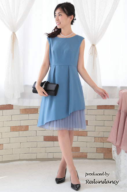 ブルーのアシンメトリーカッティングプリーツドレス