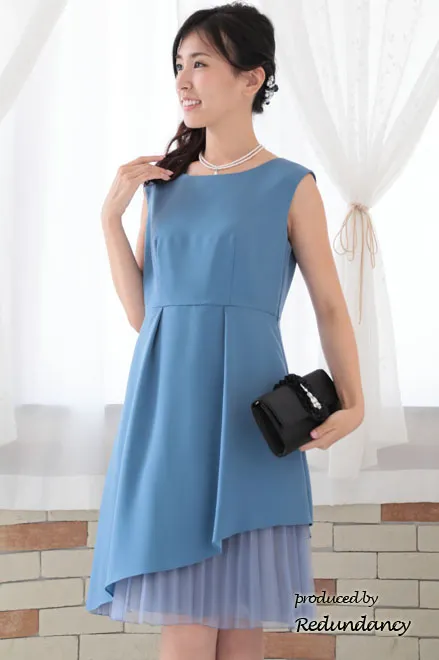ブルーのアシンメトリーカッティングプリーツドレス