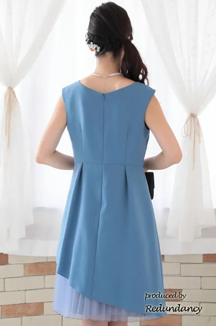 ブルーのアシンメトリーカッティングプリーツドレス